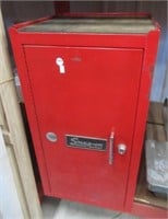 Snap-On tool cabinet. Measures: 26" T x 14" W x