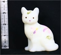 Fenton white cat w/ purple flowers