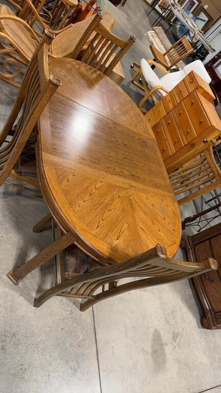 WOOD DINING TABLE W/ LEAF & 4 CHAIRS