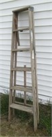 6' Wood step ladder type II.