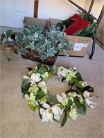 FAUX IVY IN DECORATIVE PLANTER, WREATH