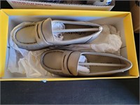 NEW PAIR OF SOFT SPORT SZ 5 LOAFERS
