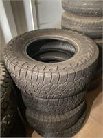4 x 16” off road tyres 255/70/R16 approx. 75%