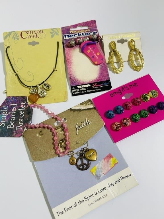 Mix lot jewelry necklaces earrings