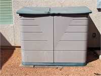 RUBBERMAID OUTDOOR STORAGE SHED