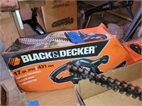 BLACK & DECKER HEDGE TRIMMER 17"