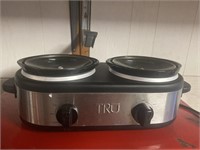 Tru Buffet Slow Cooker Dual 1 1/4 Crocks with Box