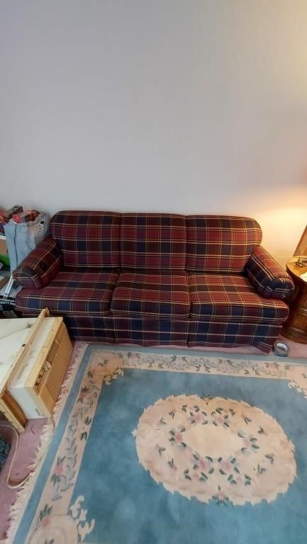 Broyhill couch w/tears 3 cushion