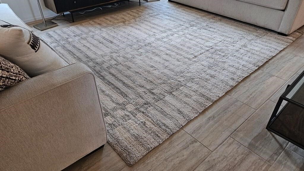 AREA RUG