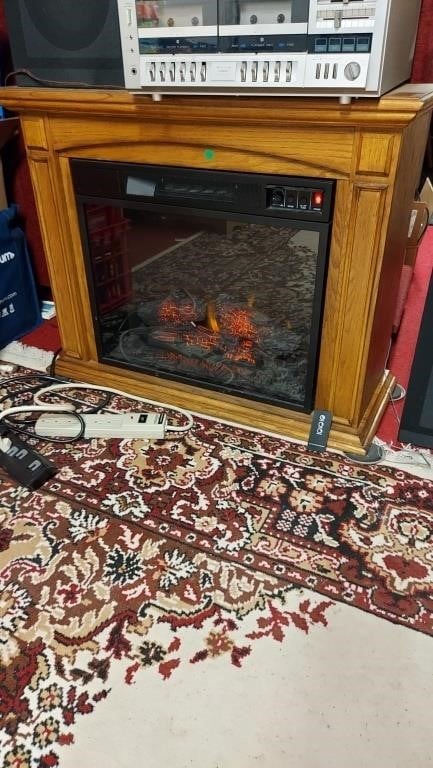 Electric fireplace w/oak mantle, remote