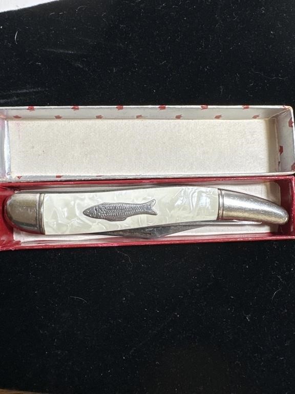 Vintage Imperial American made Pearl inlay knife