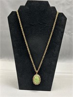 Vanda vintage green perfume pendant with a chain.