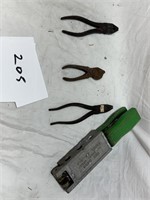 MOLD AND PLIERS LOT