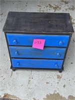 CHILD SIZE CHEST OF DRAWERS