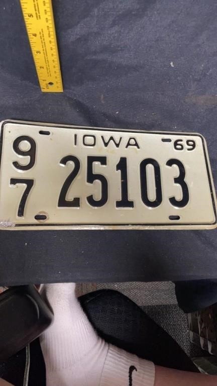 1969 Iowa plate