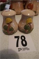 Vintage Mushroom Salt/Pepper Set(R1)