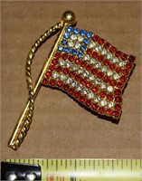 Vtg Hobe Goldtone Rhinestone American Flag Brooch
