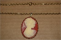 Vtg Goldtone Cameo Pendant w/ 24" Chain Necklace