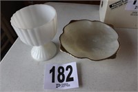 (2) Pieces of Vintage Milk Glass(R1)
