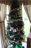 Faux Christmas Tree with Decor(R1)