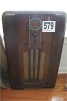 Vintage Philco Radio (BUYER RESPONSIBLE FOR