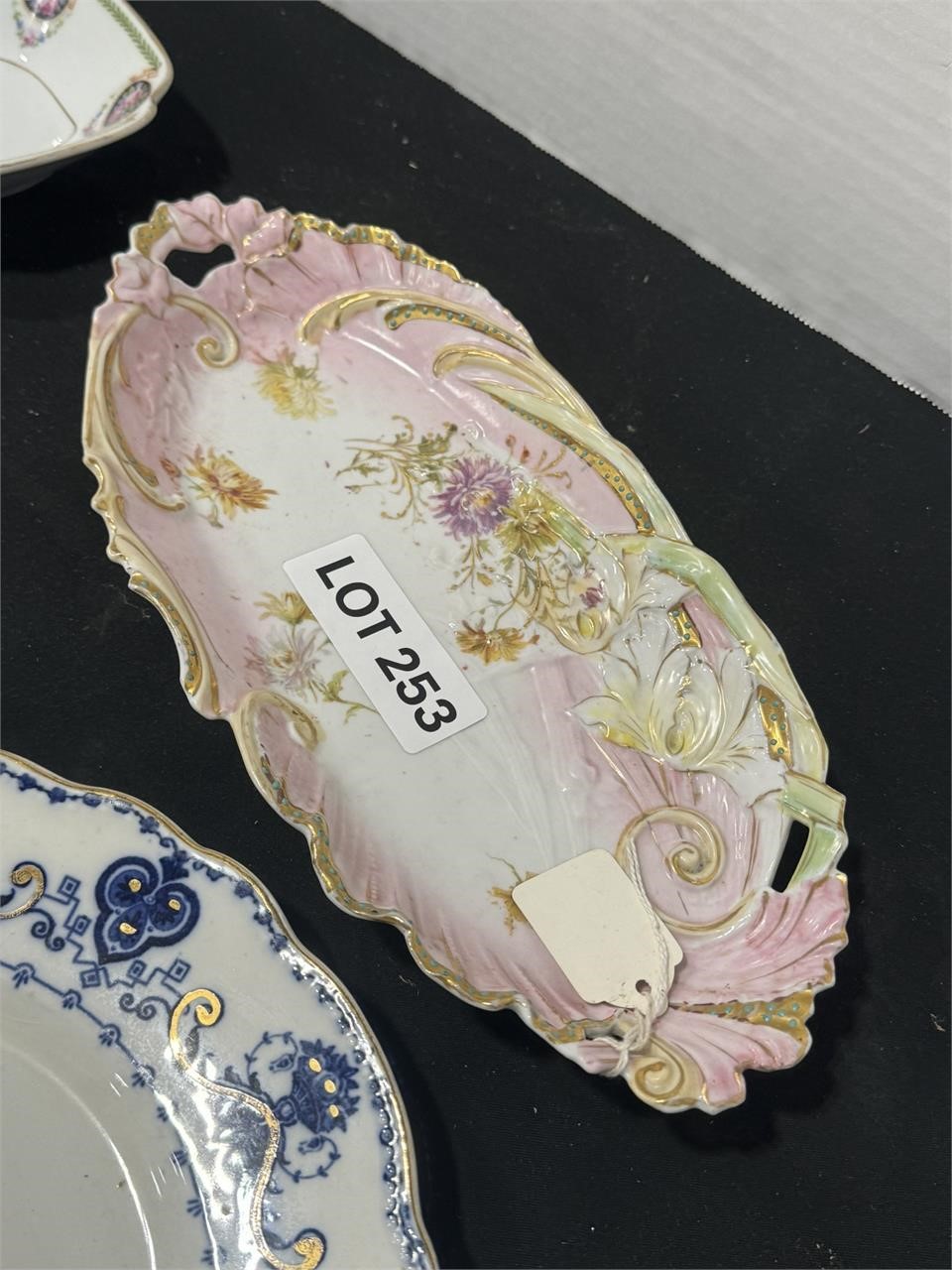 TWO SERVING TRAYS, AND THREE DECORATIVE PLATES