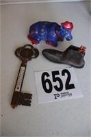 Thermometer Cast Iron Shoe & Bull Figurine(R5)