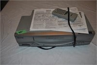 Sanyo VWM-950 vcr with remote