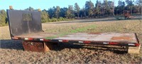 Truck flat bed 20' with bulk head