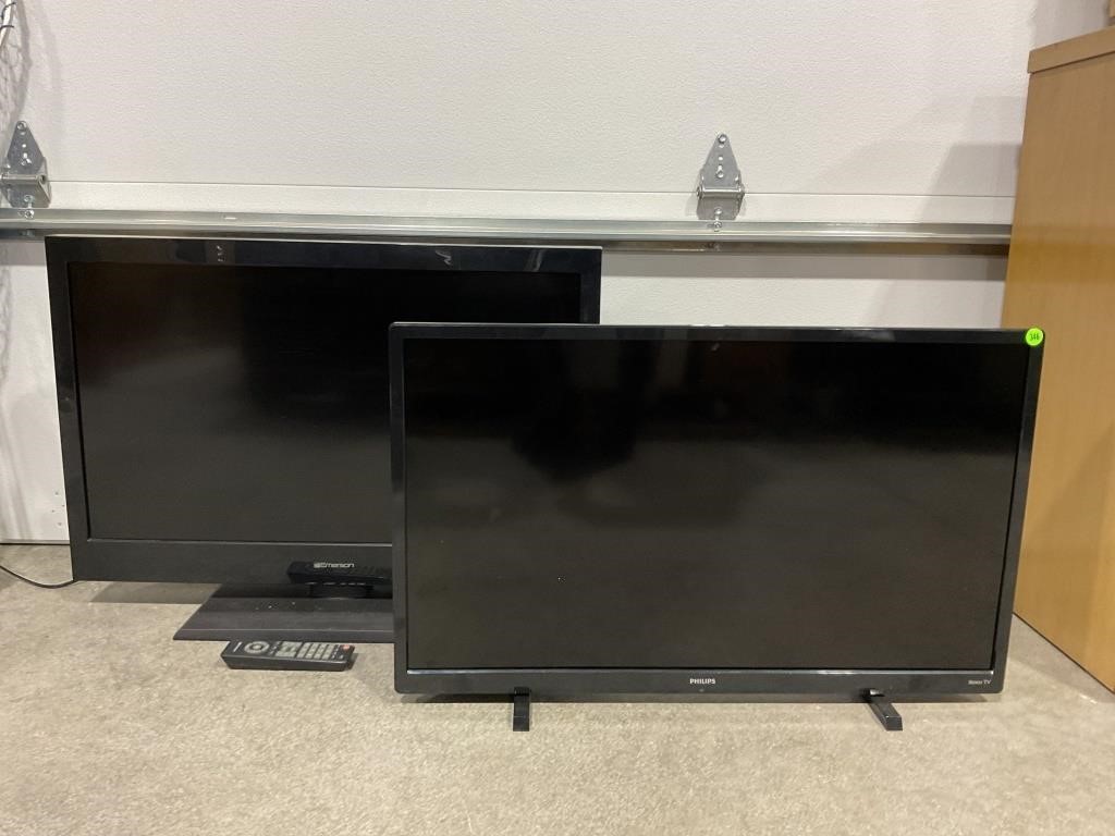 LOT OF 2 FLAT SCREEN TVS - PHILLIPS & EMERSON 32"