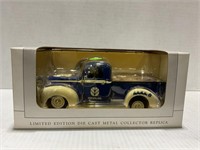 SPECCSAST NEW HOLLAND DIE CAST COLLECTIBLE TRUCK