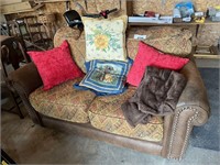 LANE UPHOLSTERY LOVE SEAT WITH PILLOWS