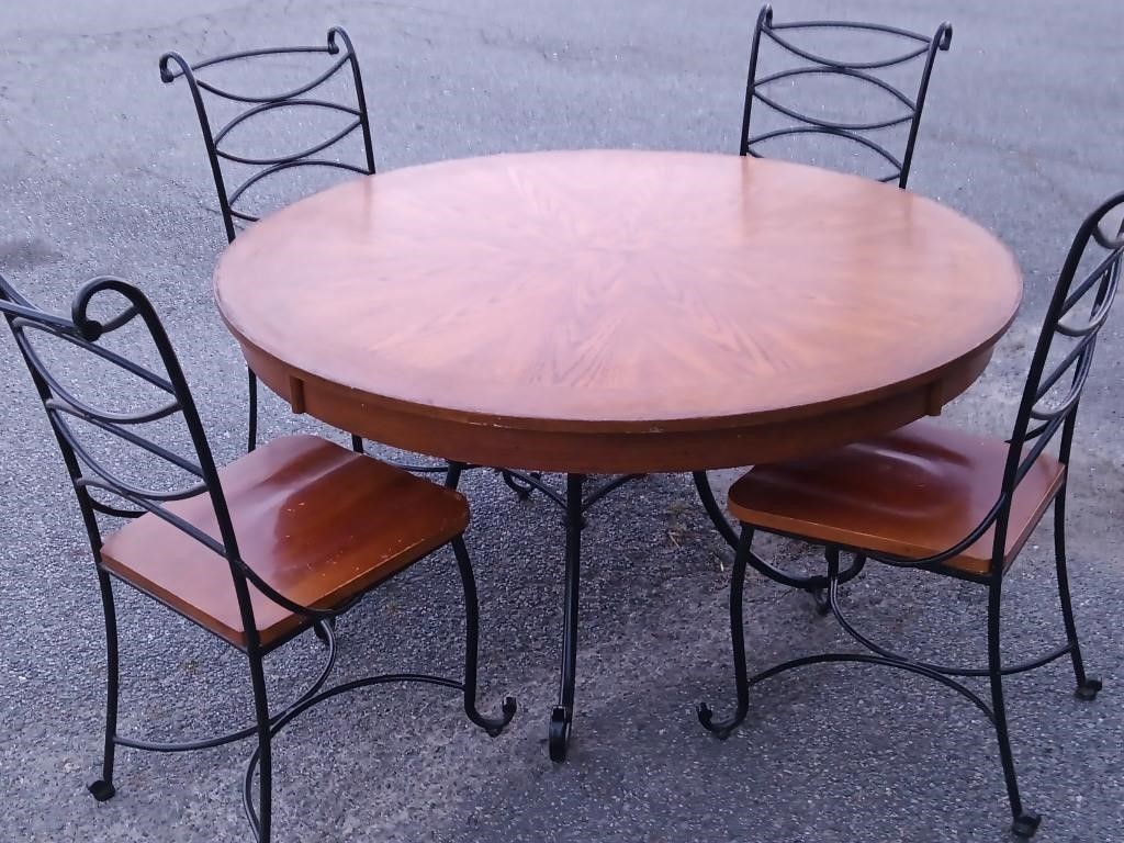 Round table and 4 chairs  metal and and wood