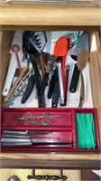 Drawer contents, utensils, knives