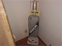 Oreck xl xtended life vacuum cleaner
