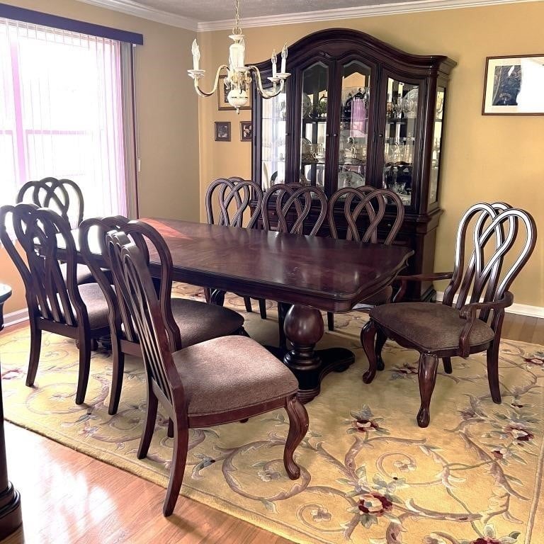 Legacy Heritage Court Dining Room Table & 8 Chairs