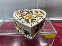 Heart-shaped pottery dresser box