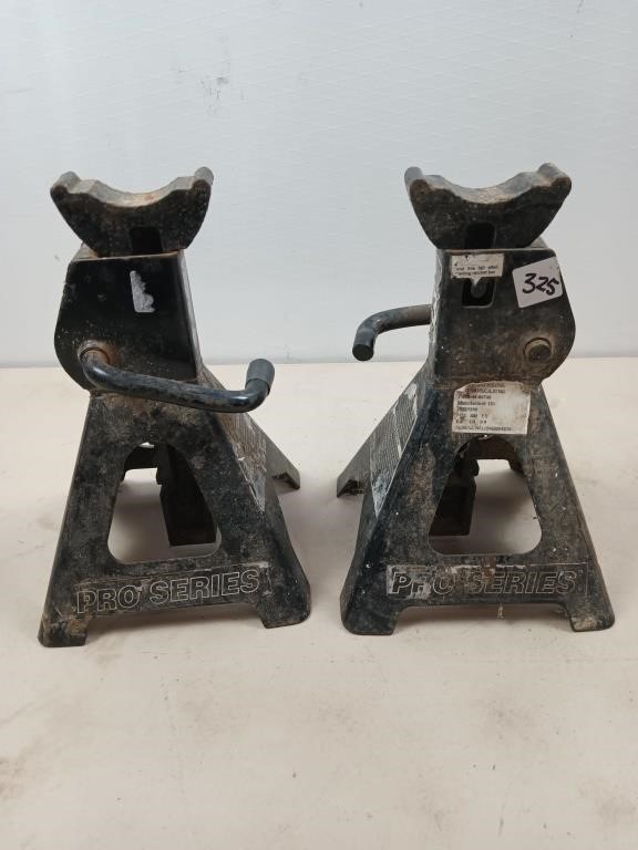 Pair of Pro Series 3 ton jack stands