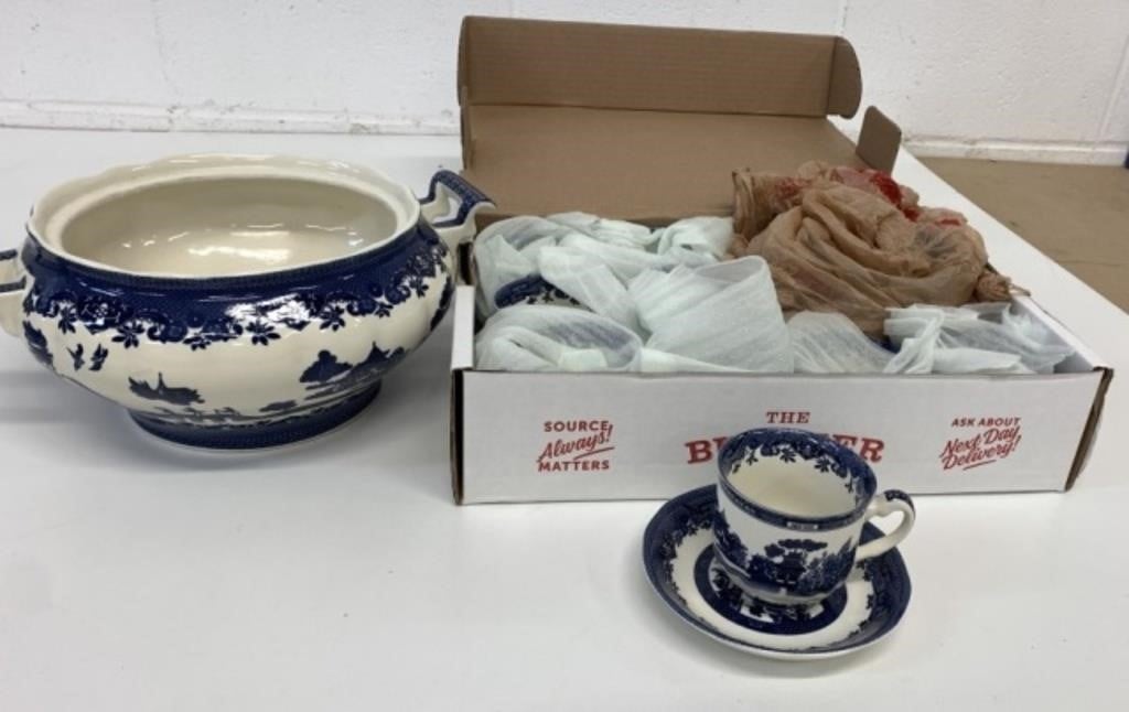 8 Royal Traditions Blue Willow Cups & Saucers +