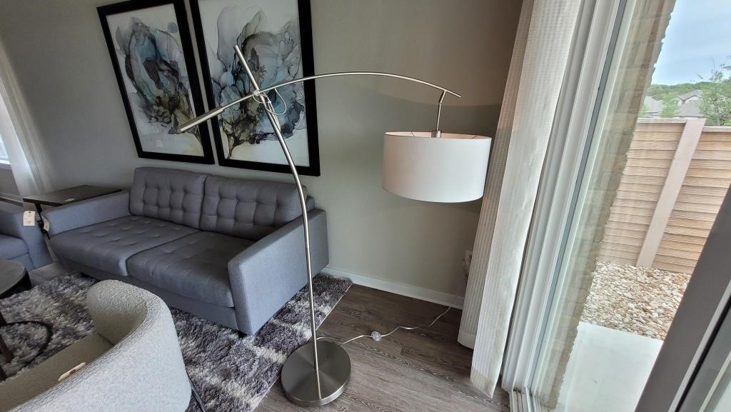 FLOOR LAMP