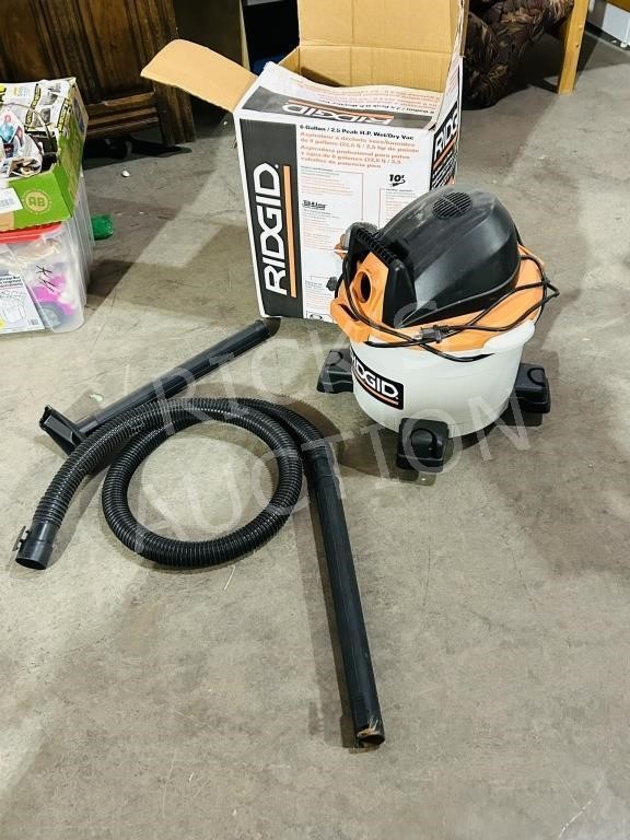 Rigid shop vacuum - 6 gal with hose