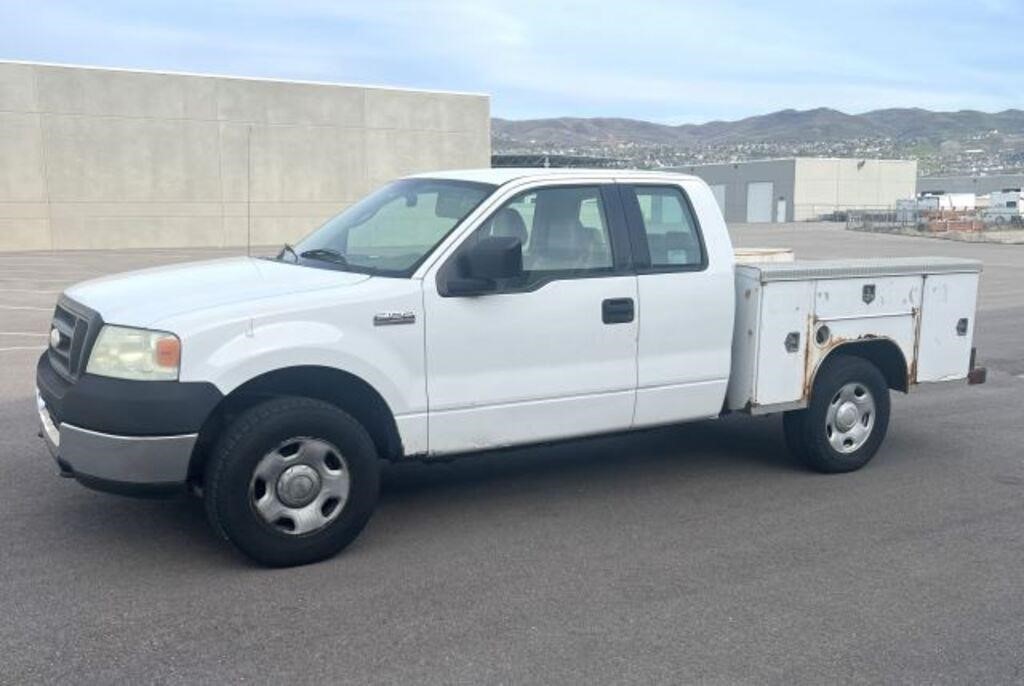 2005 Ford F150 w/Utility Bed, 4.6L V8, 4x4