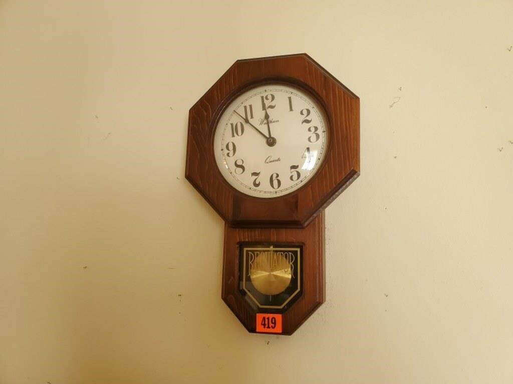Battery operated wall clock