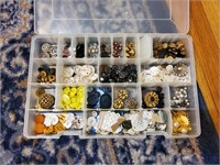 Organizer of assorted buttons