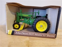 John Deere 1937 Model "G" toy tractor
1:16 scale