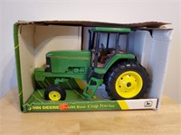 John Deere 7600 Row Crop toy tractor
1:16 scale