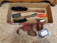 Luggage tags, shoe horns, brushes