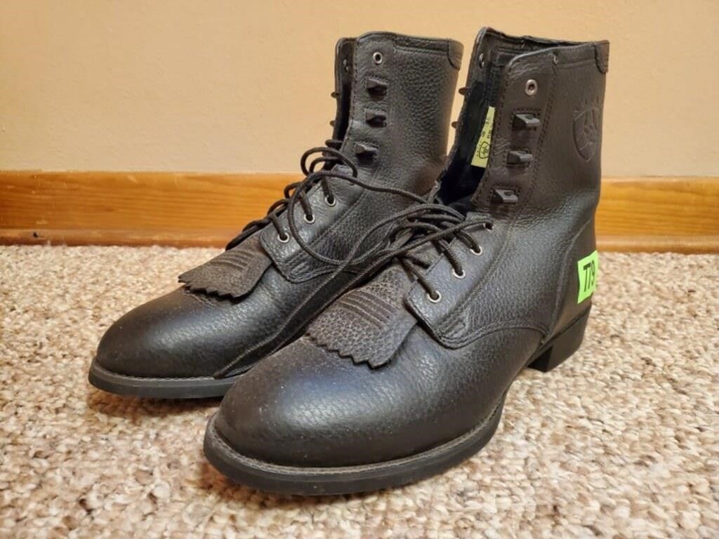 Ariat Roper boots
size 8C