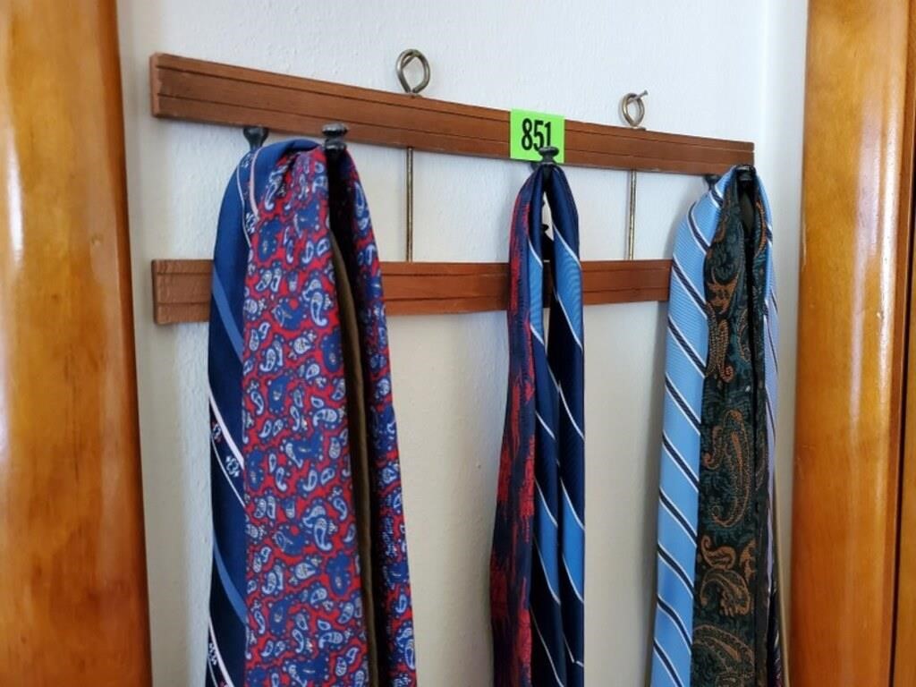 Wall rack of neckties