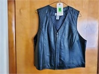 Black leather vest
by Croft & Barrow
size XL